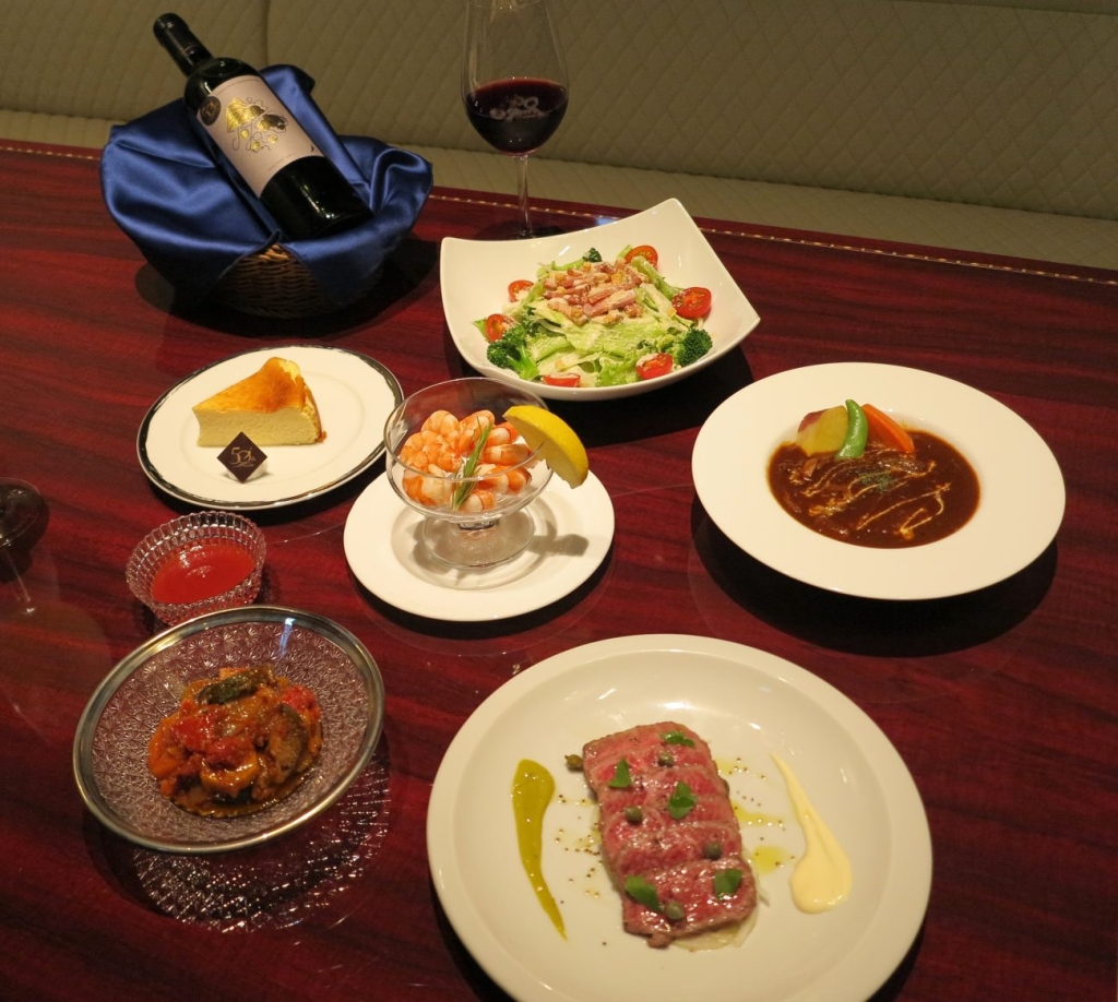 和牛のカルパッチョ、ビーフシチュー、シュリンプカクテルなど