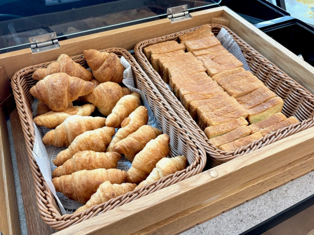 ミニクロワッサンなども食べ放題