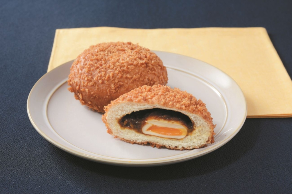⑮とろ～り月見カレーパン