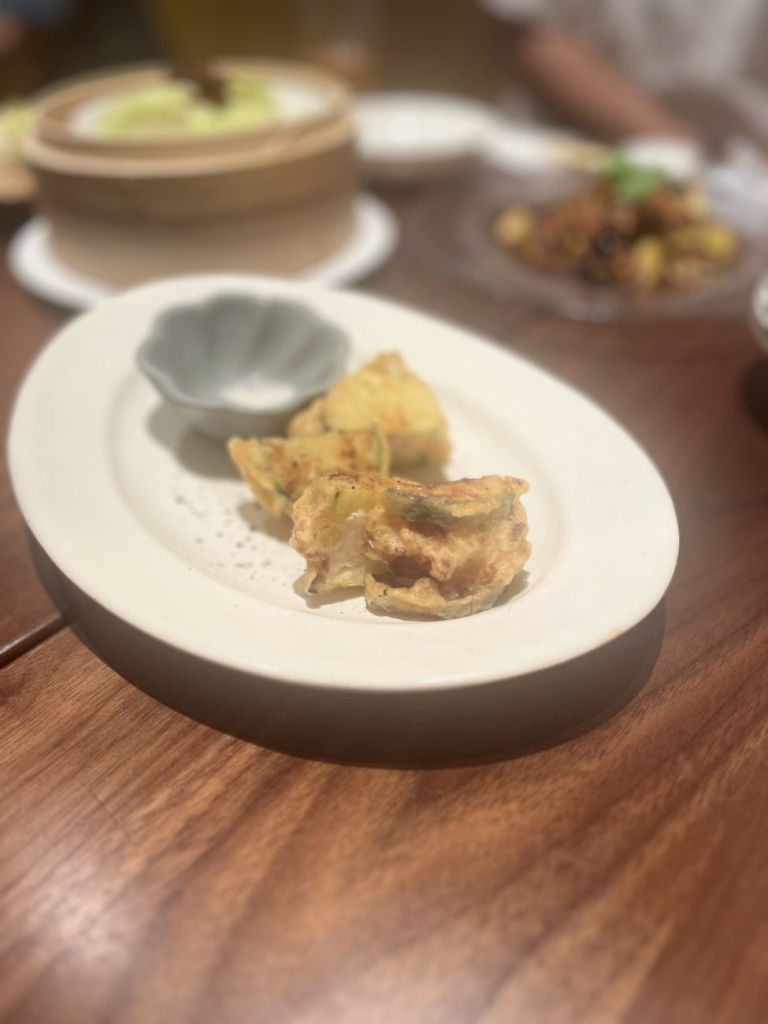 「嬬恋ズッキーニと海老すり身の揚げ物」（1個500円～）