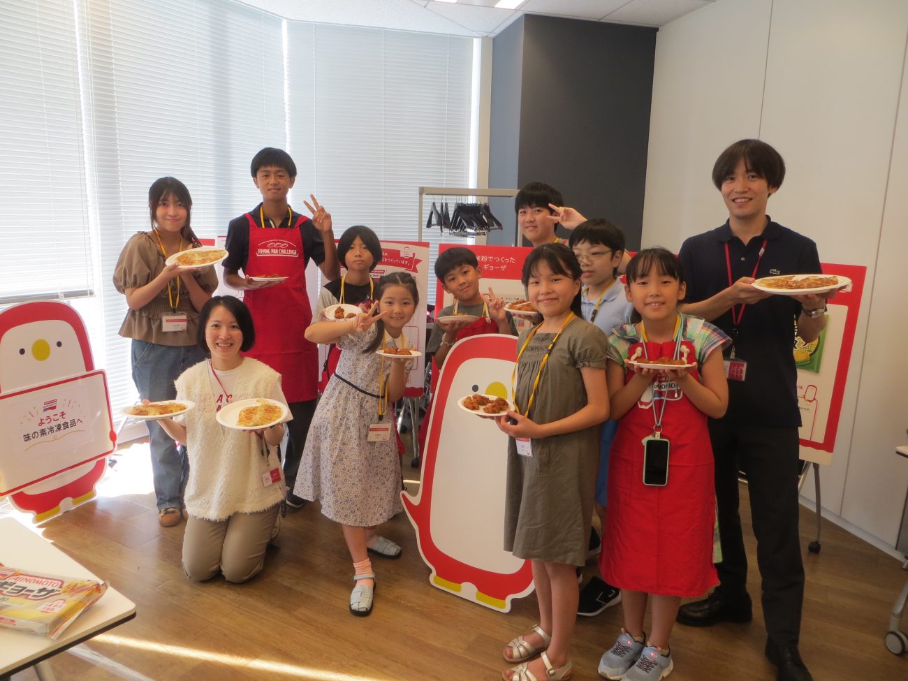 味の素冷凍食品、『アレハピ』の子ども記者たちを本社に招待