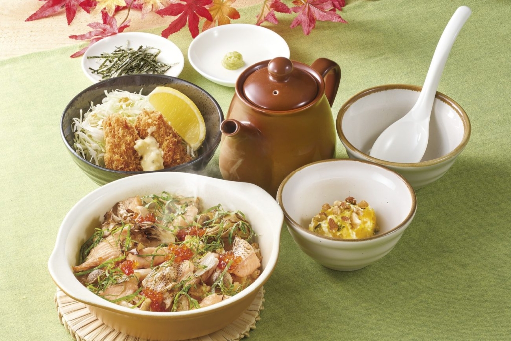 炙り鮭はらすといくらの出汁茶漬け膳(かぼちゃサラダつき)