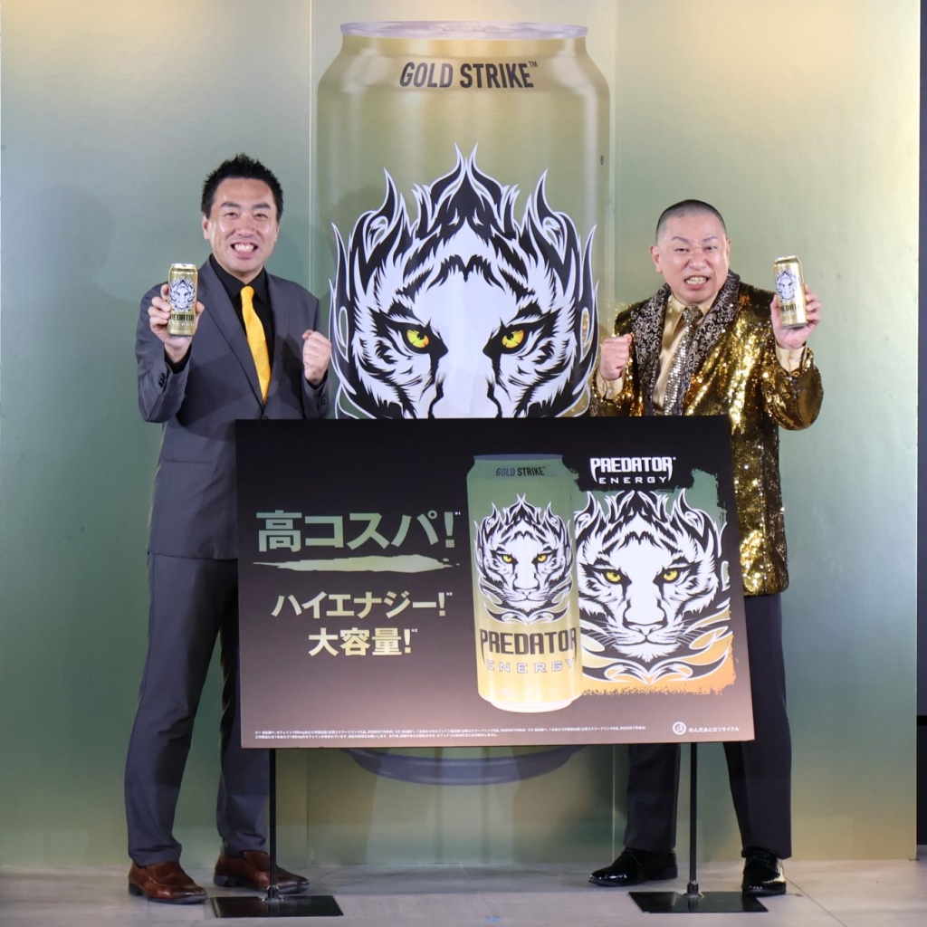 (左から)高田部長とレイザーラモンRG氏