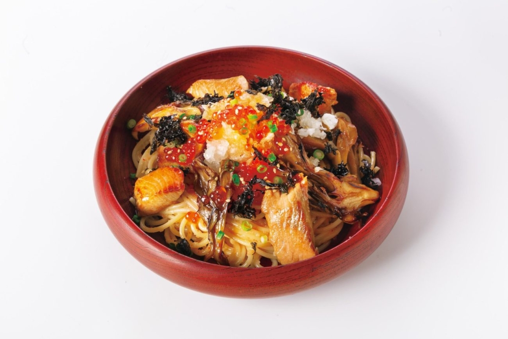 秋鮭と舞茸の明太子スパゲッティ いくら添え(税込2,068円)