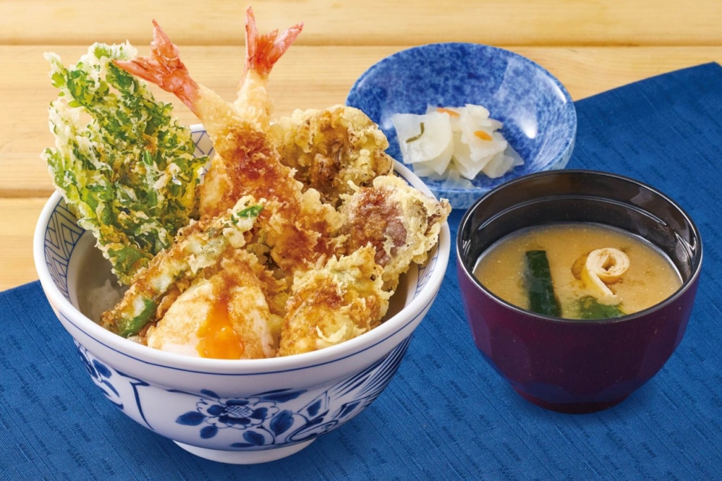 とろーり半熟卵の月見天丼（味噌汁・お新香付き）