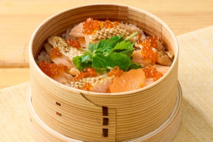 炙り鮭ハラスといくらのはらこ飯風せいろ御飯