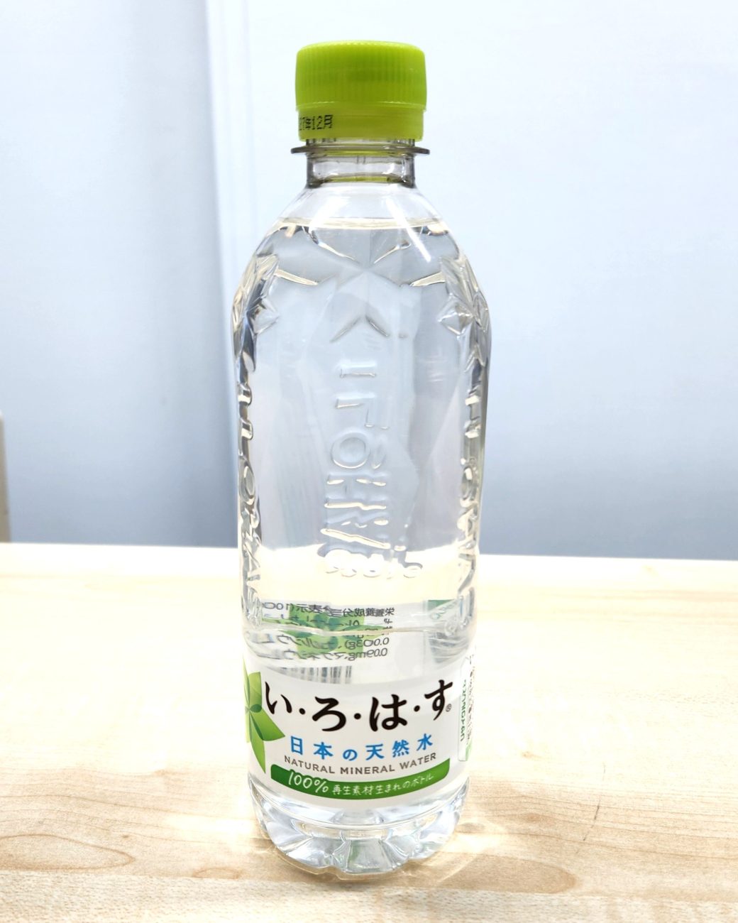「い・ろ・は・す 天然水」を提供