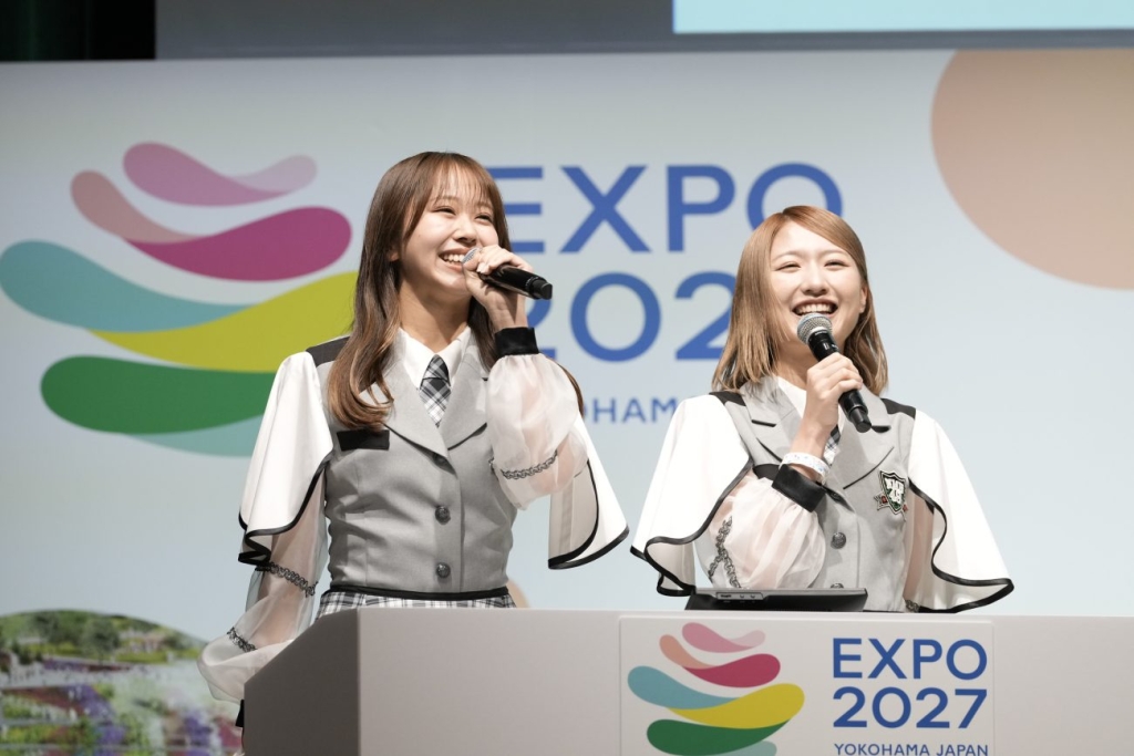 NMB48の塩月希依音さんと平山舞衣さん