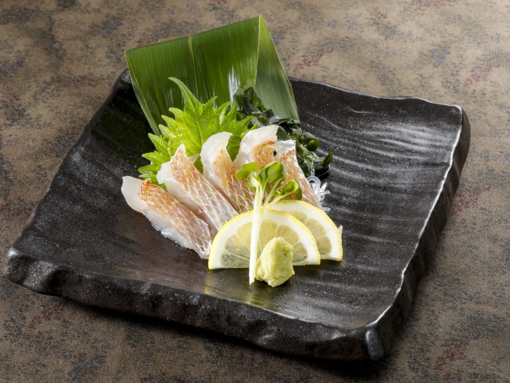 き鯛湯霜お造り　税込770円