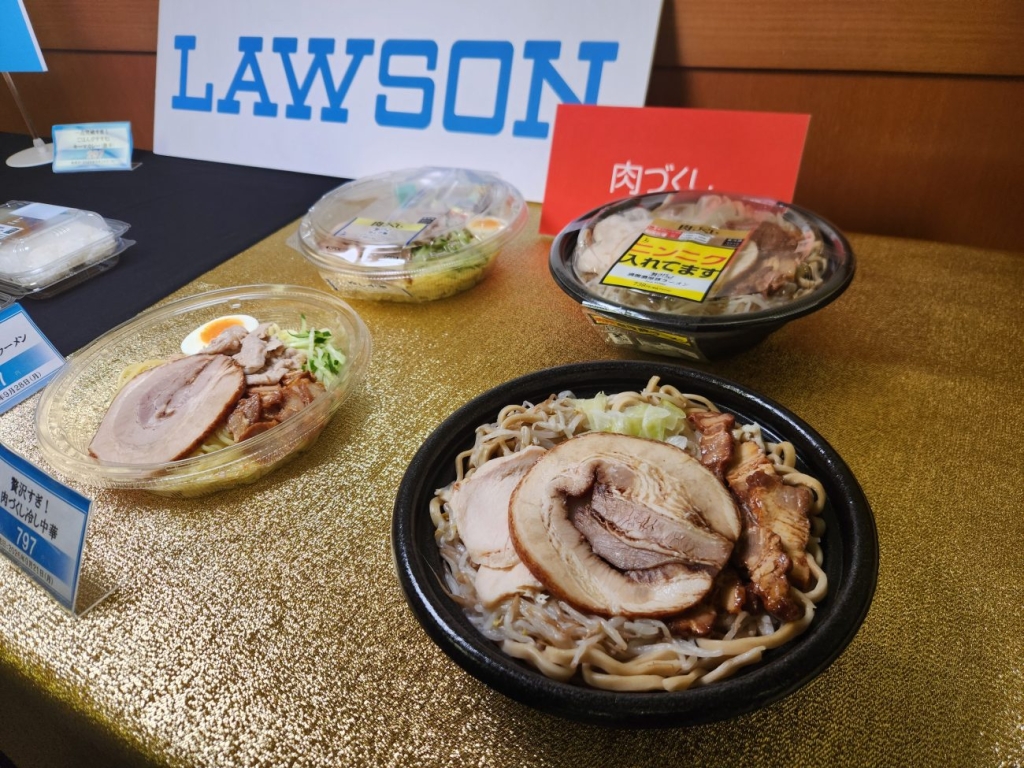 贅沢すぎ!肉づくし満腹濃厚豚ラーメン(797円)