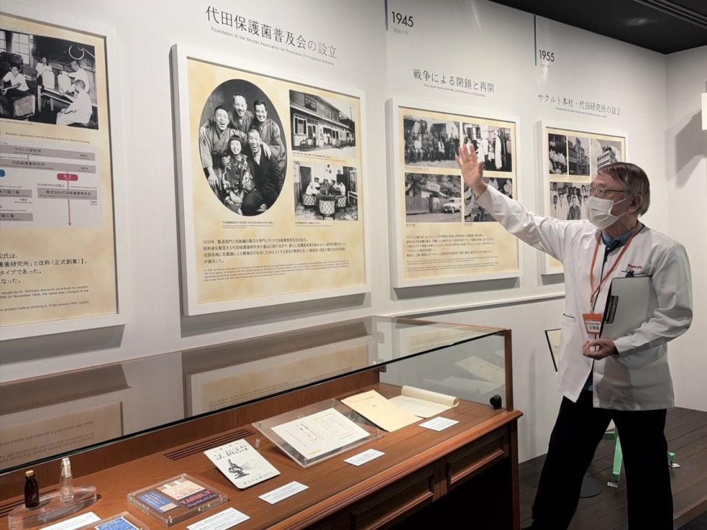 代田記念館では、写真や当時の資料を通じて「ヤクルト」誕生からヤクルト本社・研究所設立までの歩みを紹介している