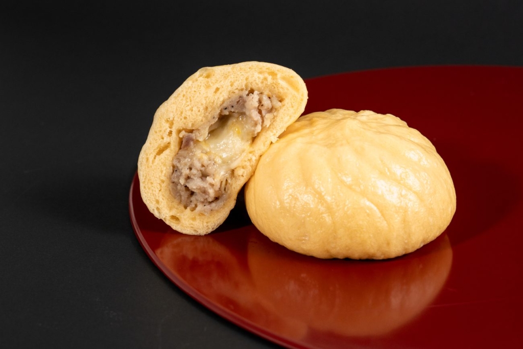 「極旨 黒豚まんチーズ」