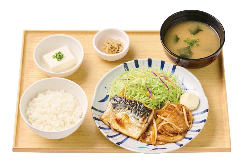 サバの塩焼としょうが焼の定食 990円