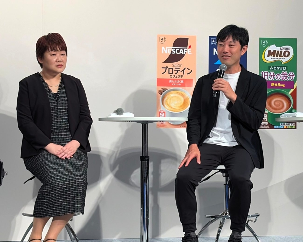 トークセッションで健康長寿や「健康疲れ」について語る老年学者の島影氏(左)と予防医学研究者の石川氏