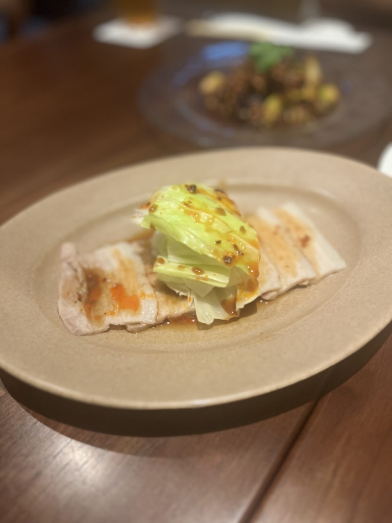 「嬬恋キャベツと神戸ポークの雲白肉（ウンパイロー）」（1000円）