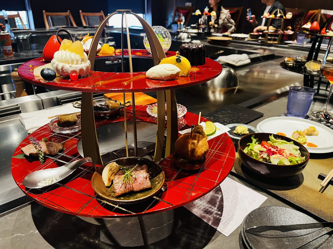 阪神ホテル「ロイン」「牛と甘（Gyu to Kan）～お肉が主役のアフタヌーンティー」