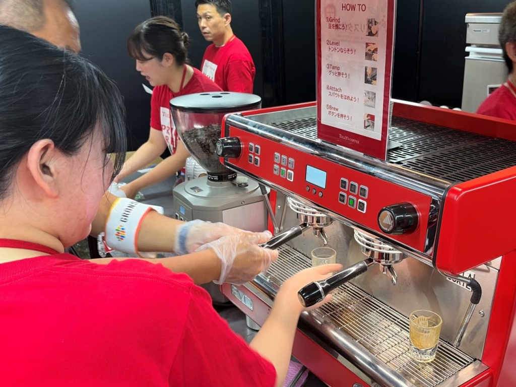 店舗で使用するエスプレッソマシンを使ったバリスタ体験