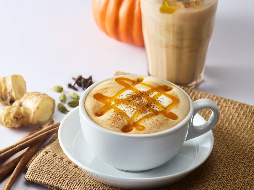 「&TEA パンプキンチャイミルクティー」(HOT/ICED)