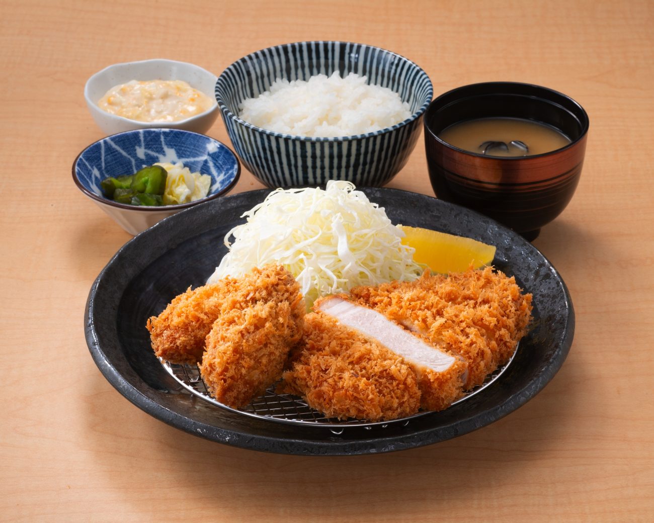 牡蠣フライ&ロースかつ定食
