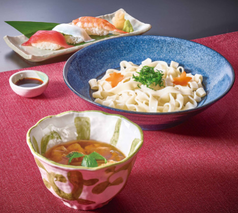 純和鶏の肉つけきしめんと寿司3貫