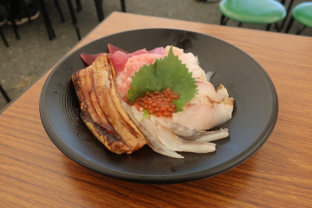 「常磐もの」を堪能できる「ノドグロ炙りとメヒカリ刺しふくしま全部のせ丼」