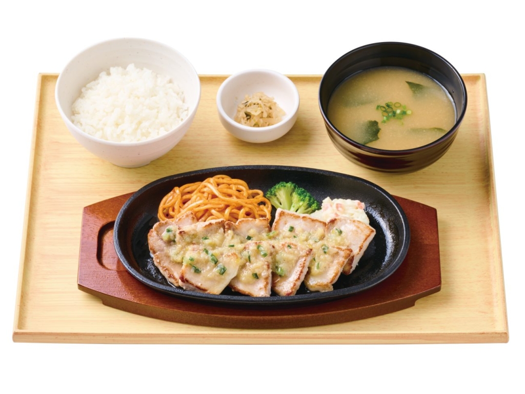 ~柔らか豚もも肉~国産ポークカットステーキ定食(ねぎ塩だれ)