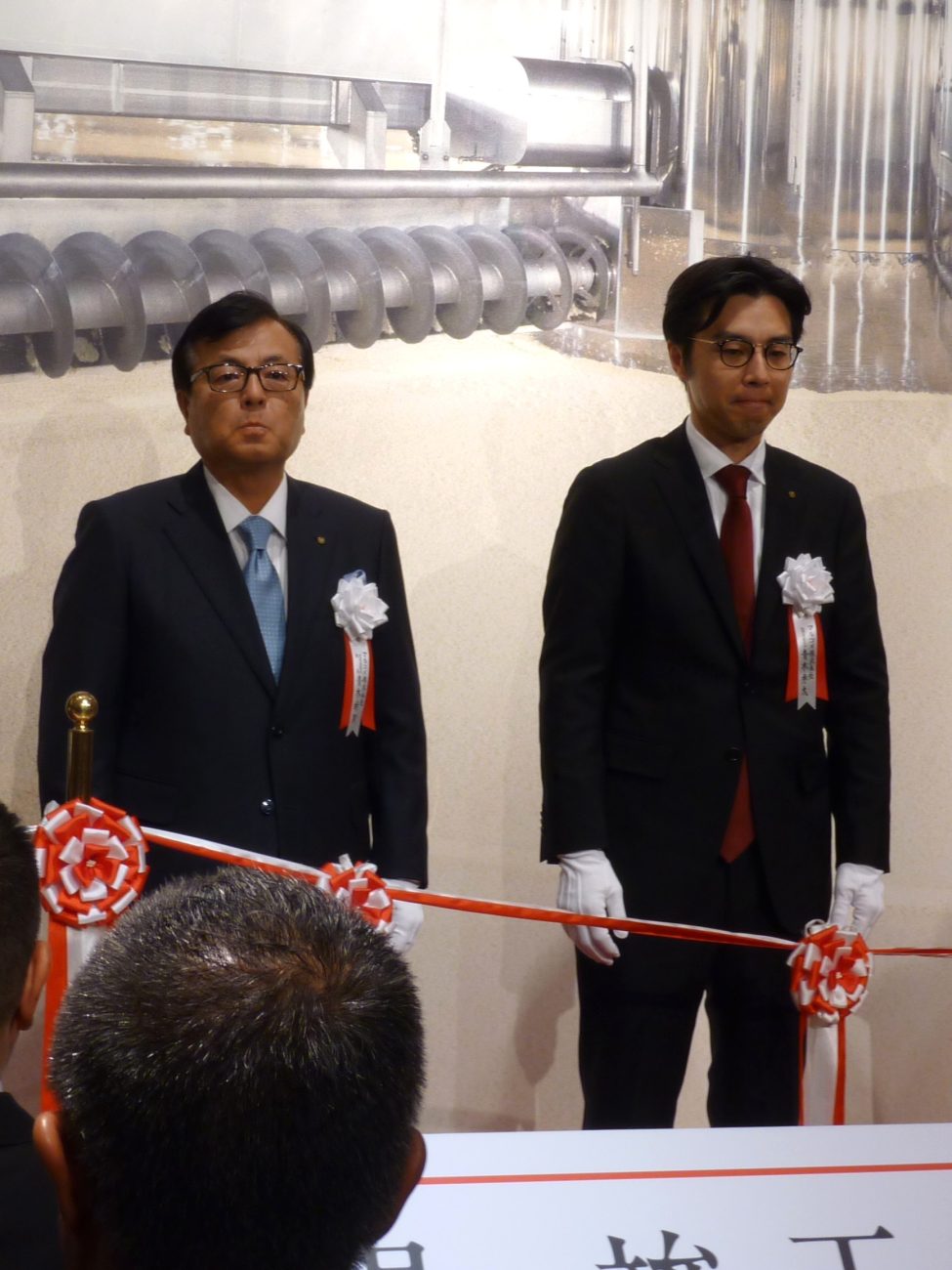 (左から)青木時男社長、青木秀太副社長