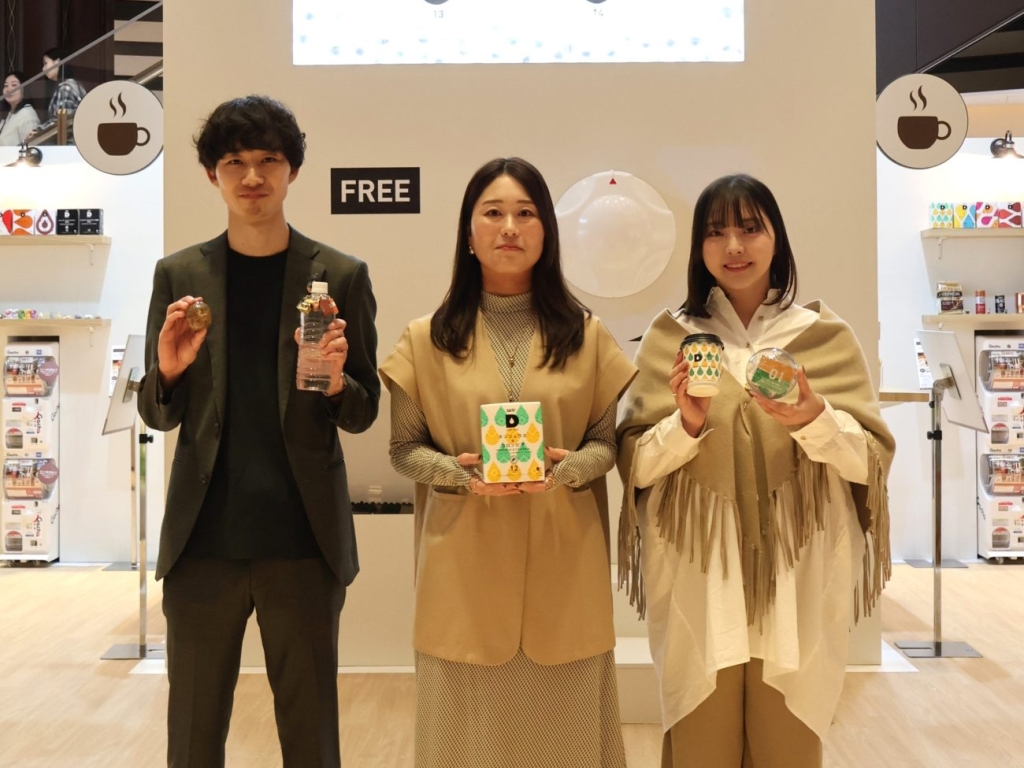 ソロフレッシュコーヒーシステム中村氏・西川氏・タカラトミー南氏(左から)