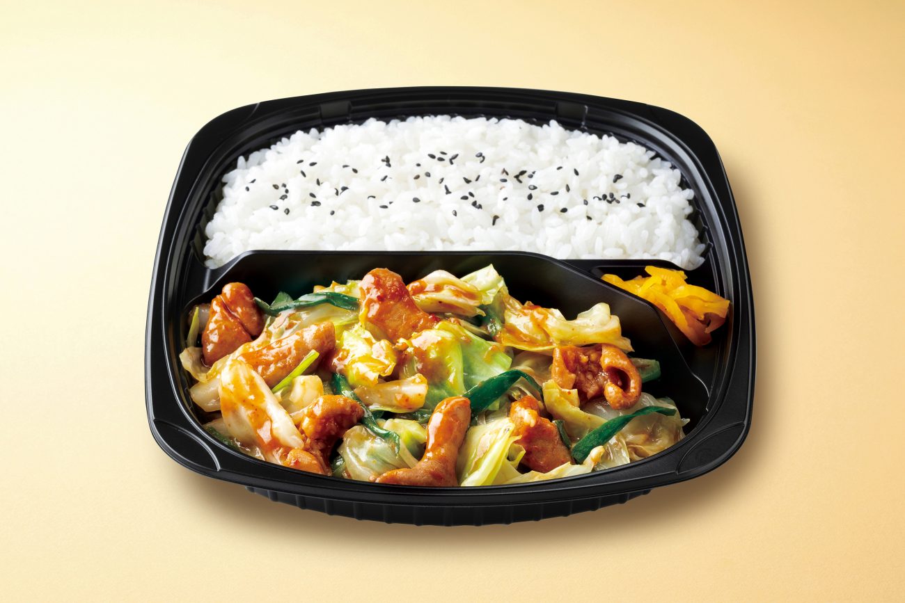 牛ホルモンのピリ辛味噌炒め弁当～1日に必要な野菜の1/2使用～