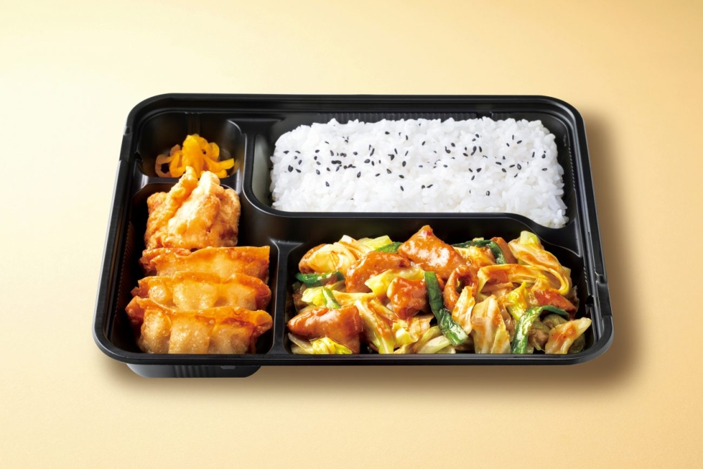 スタミナ牛ホルモンのピリ辛味噌炒め弁当～1日に必要な野菜の1/2使用～