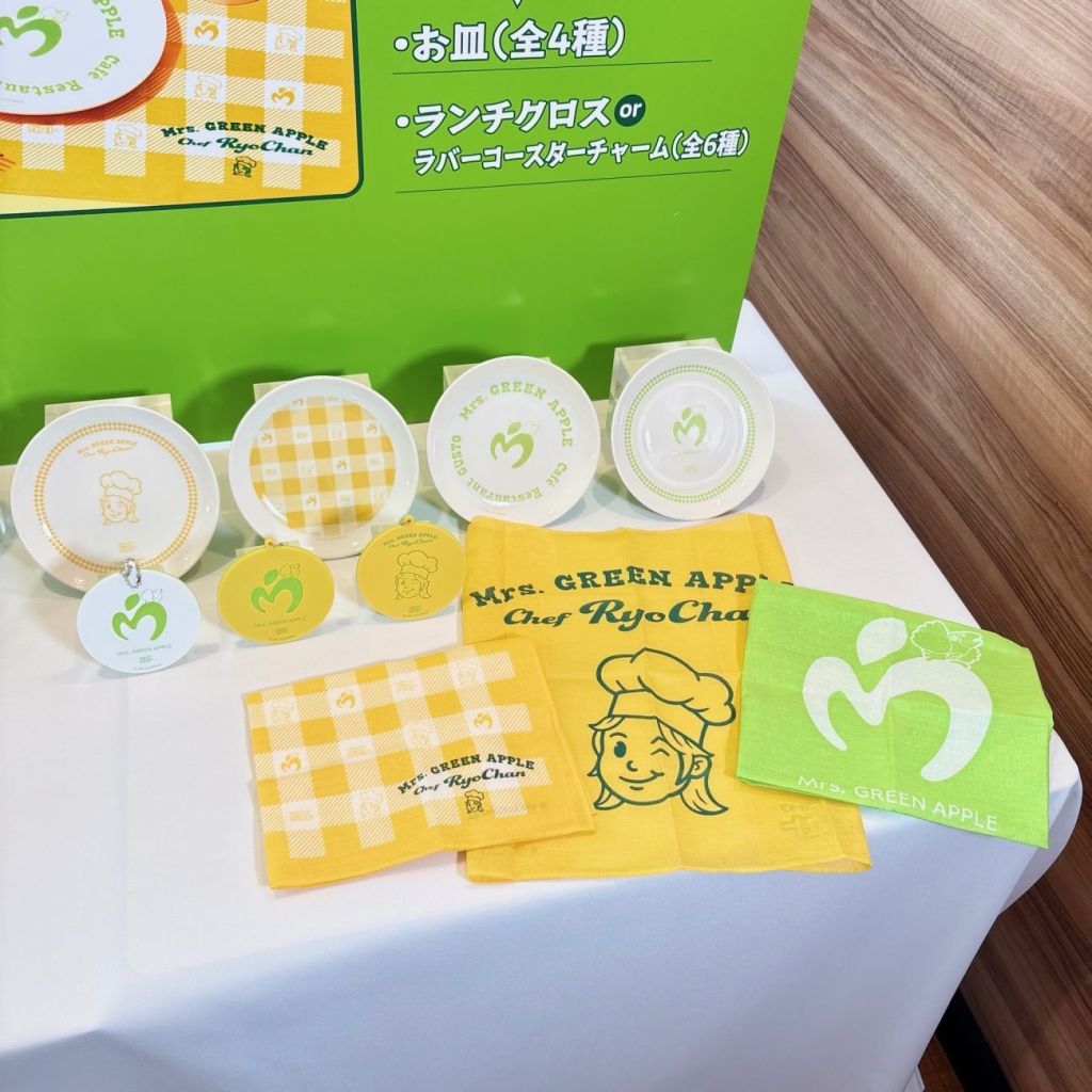 第2弾はお皿またはランチクロスorラバーコースターチャーム