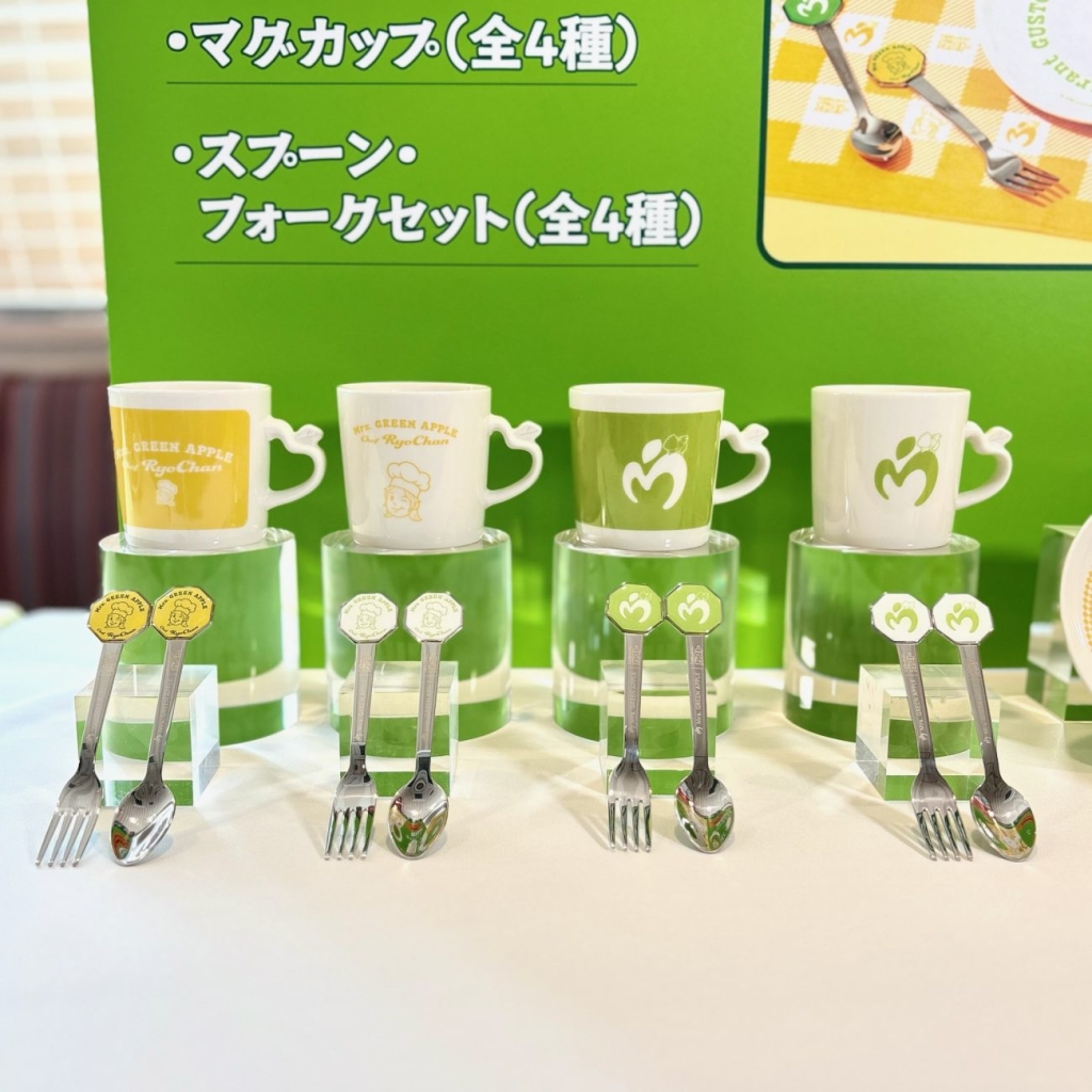 第1弾はマグカップまたはスプーン&フォークセット
