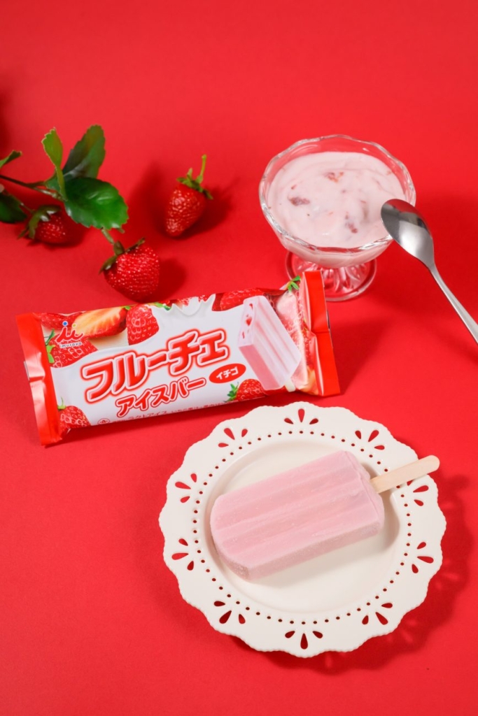 フルーチェアイスバー イチゴ(税込218円)