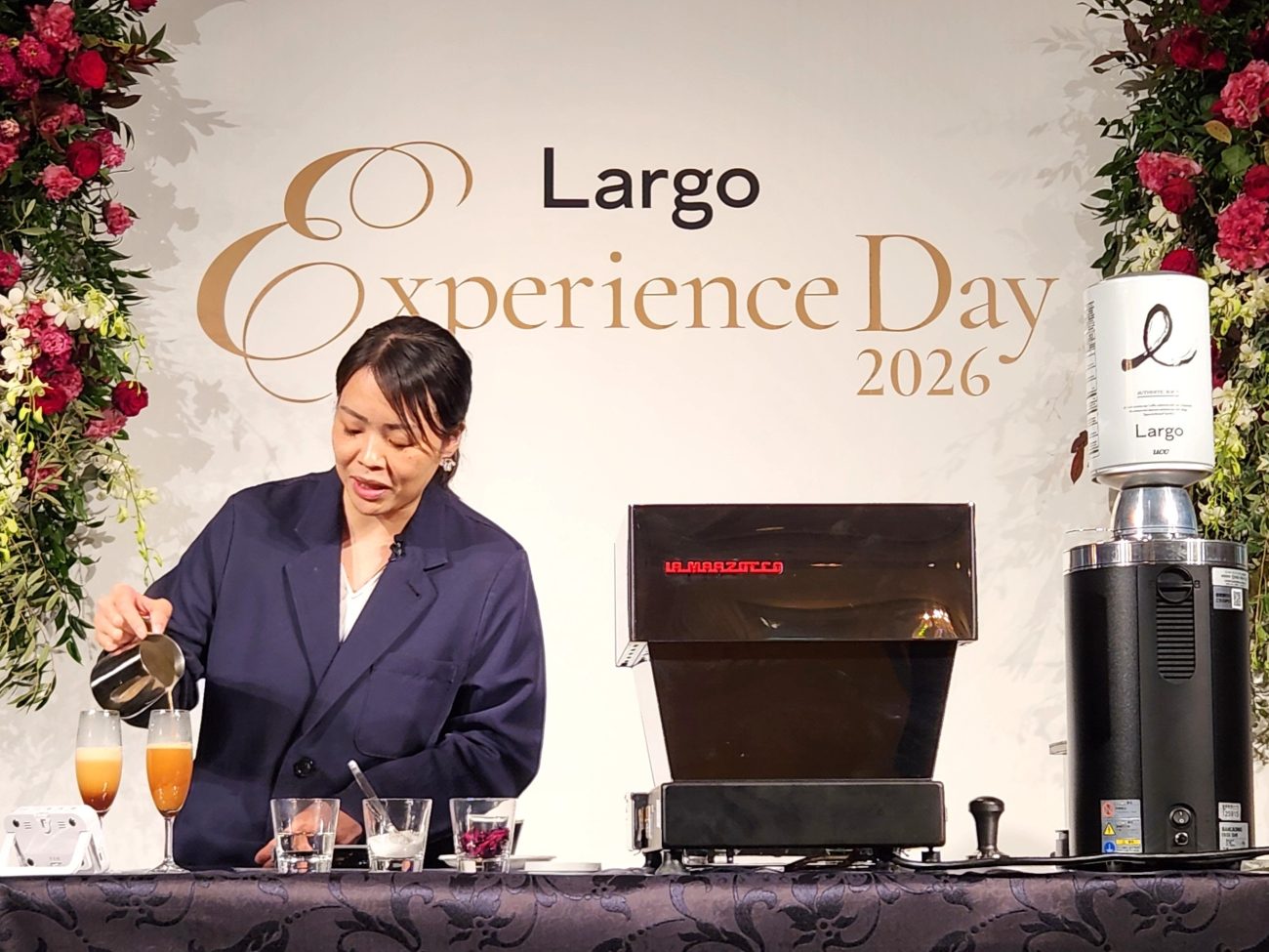 Largoを使ったアレンジドリンクの実演