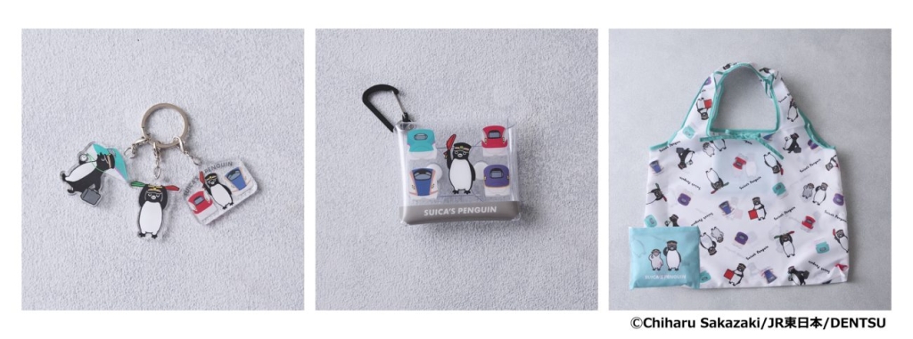左からSuicaのペンギン 3連アクキー / クリアマルチケースSS / 収納型エコバッグ・白