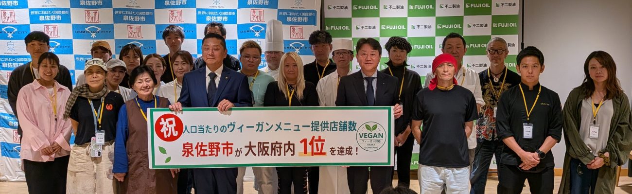 前列中央左は千代松市長、同右は大森社長