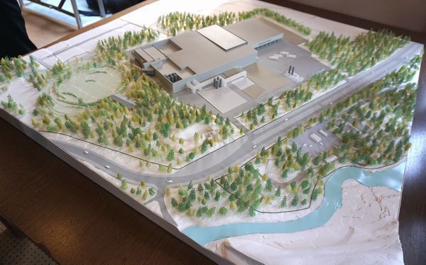 「サントリー天然水 北アルプス信濃の森工場」イメージ模型