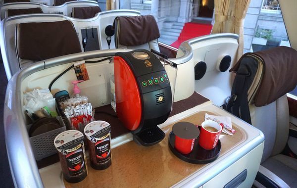 車内には「バリスタ専用 ネスカフェ エクセラ」を用意