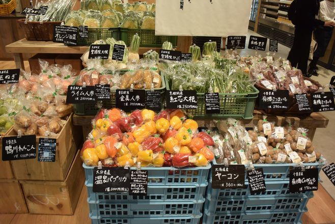 「無印良品 東京有明」旬の野菜の販売コーナー