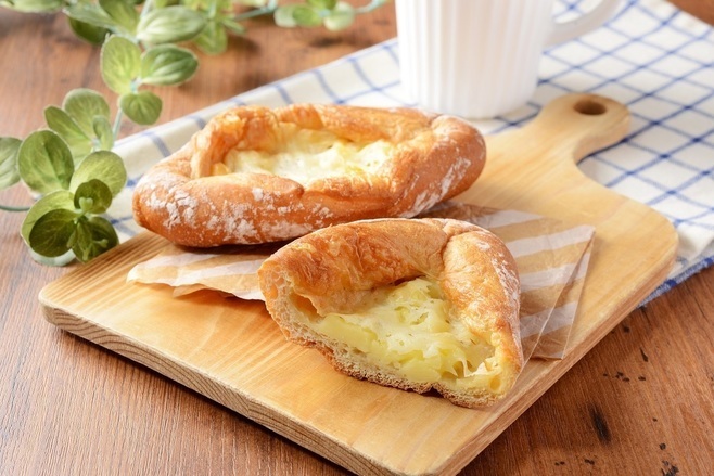ローソン「もち麦のチーズフランスパン」