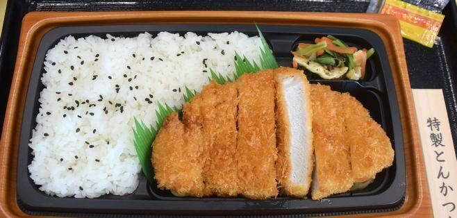 ファミリーマート「肉の旨みとやわらか食感!特製とんかつ弁当」(肉弁当四天王)