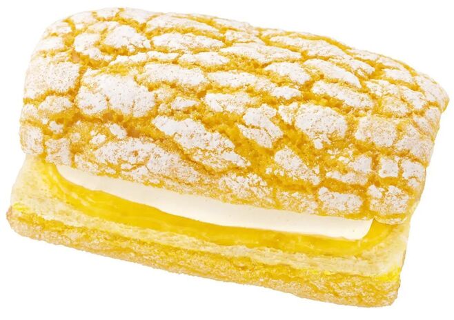 #ファミマの映えパン「はちみつレモンのマカロンパンサンド」/ファミリーマート