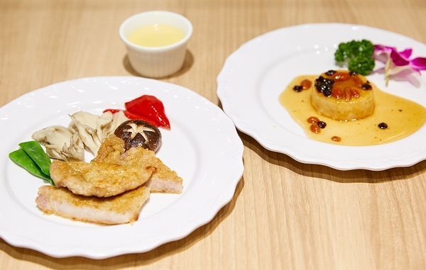左から、漢方塩漬け豚ロースのステーキ、しょうが風味の卵プリン、山芋の揚げ餅（朝鮮人参と蜂蜜のソースがけ）