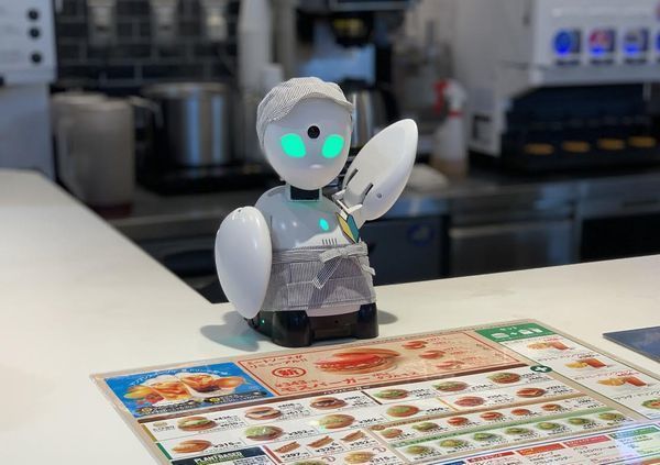 「モスバーガー 大崎店」の分身ロボット「OriHime(オリヒメ)」