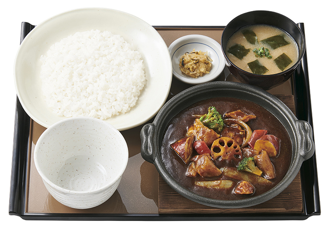 やよい軒「牛すじと野菜のカレー定食」