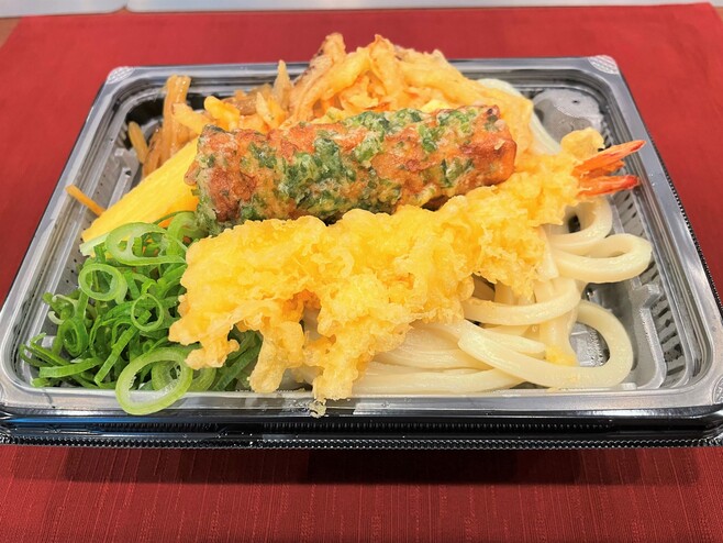 「熱盛 えび天かけうどん弁当～3種の天ぷらと定番おかず～」/丸亀製麺