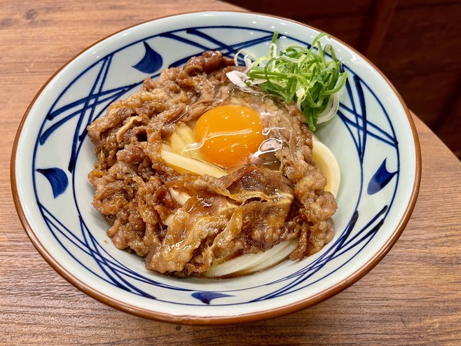 丸亀製麺「焼きたて牛すき釜玉うどん」