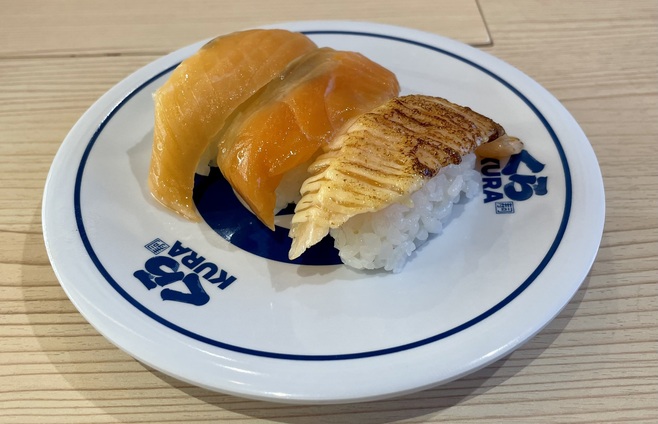 くら寿司「超三貫 サーモン三種盛り」/超三貫と日本海フェア