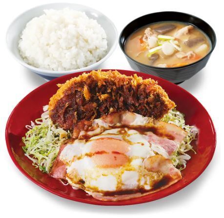 かつや「ベーコンエッグソースカツ定食」(店内飲食メニュー)