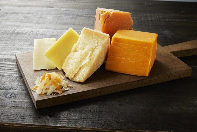 丸亀製麺「とろける4種のチーズトマたまカレーうどん」4種チーズイメージ